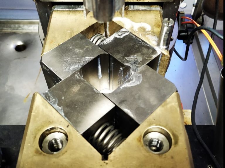 reparación y ajuste cabezal encorchado